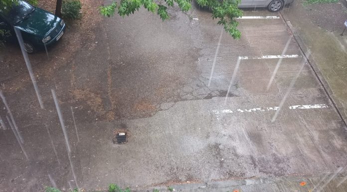 O nouă alertă de furtuni. Sunt vizate zonele montane