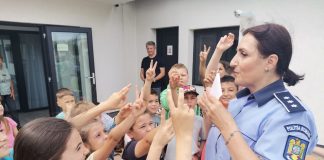 FOTO Campania poliției ,,Vara împreună, în siguranță!” a ajuns în școli