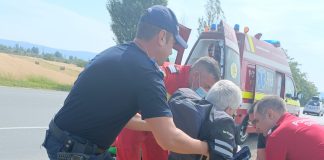 FOTO Motociclist rănit de o roată sărită de la o mașină