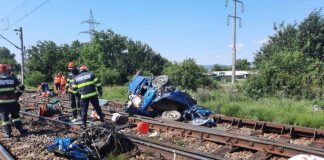Tragedie în Bacău: doi copii și doi adulți au murit după ce un tren le-a spulberat mașina în care se aflau. Traficul feroviar a fost blocat