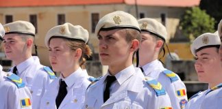 Absolvenții claselor a IX-a și a X-a se pot transfera la colegiile militare