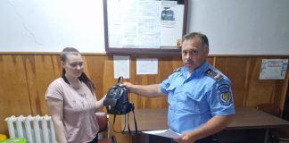 O femeie și-a pierdut rucsacul cu documente și obiecte personale. L-a recuperat de la Poliția Locală