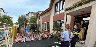 Polițiștii vrânceni, alături de elevi și în activitățile de vacanță