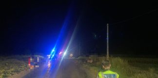 Trafic blocat la ieșirea din Răstoaca. Ciocnire între o mașină și o căruță. Un bărbat a murit
