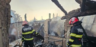 VIDEO Mobilizare a pompierilor pentru stingerea incendiului de la Cârligele