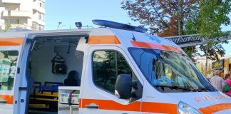 Motociclist rănit după ce s-a ciocnit cu un taxi / Rezultat pozitiv pentru taximetrist la testarea pentru alcool