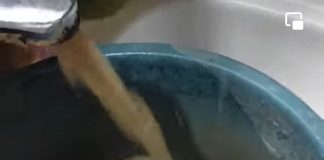 VIDEO Apă neagră la robinetele oamenilor din Soveja