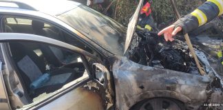 O mașină a luat foc in Focșani