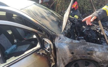 O mașină a luat foc in Focșani