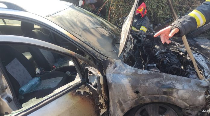 O mașină a luat foc in Focșani