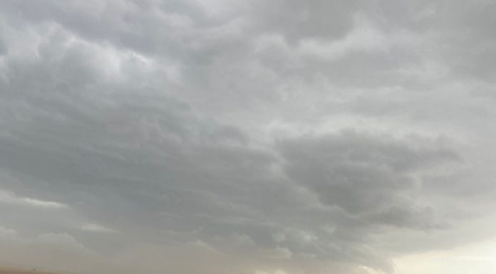 Meteo: alertă de vijelii și ploi până diseară