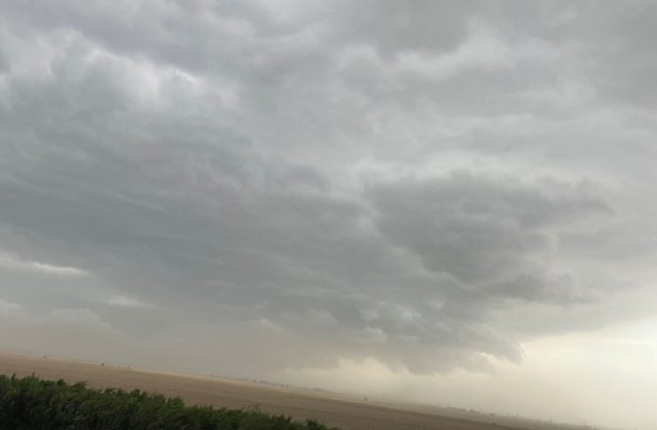 Meteo: alertă de vijelii și ploi până diseară