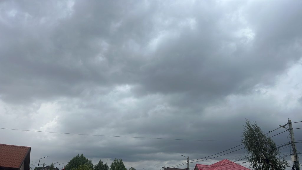 Alertă de vijelii și averse, în mare parte din țară – Vrancea24