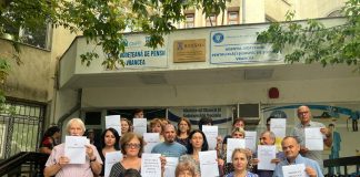 Protest spontan al angajaților AJPIS Vrancea