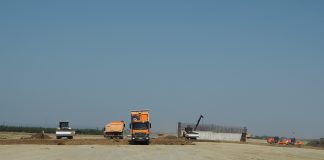 Nicolae Ciucă și ministrul Transporturilor, în vizită pe șantierul Autostrăzii Moldova, la Adjud