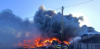 Circulație blocată pe DJ 204 F, în urma incendiului violent de la Slobozia Ciorăști VIDEO