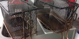 FOTO Ce au găsit comisarii OPC la un fast food din Focșani