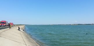 VIDEO-FOTO Bărbat dat dispărut, căutat de scafandri în râul Siret