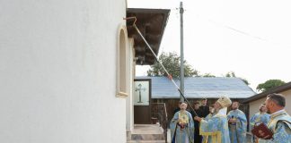 FOTO Slujbă de sfințire la biserica din satul Goleștii de Sus