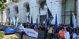 Polițiștii de penitenciare iau cu asalt sediul Administrației Naționale a Penitenciarelor. Corupția, lipsa de personal și condițiile proaste de muncă îi scot în stradă pe angajații din închisori