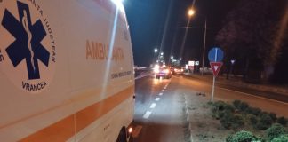Accident între o motocicletă și un autoturism pe o stradă din focșani