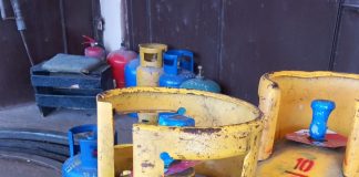 FOTO Multe nereguli descoperite de comisarii de la Protecția Consumatorilor la comercianții de butelii de aragaz din Buzău și Vrancea / Controalele OPC, urmate de amenzi și confiscări