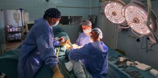 FOTO Operație de protezare a șoldului, efectuată la Spitalul Militar Focșani. Pacientul, în vârstă de 83 de ani ortopedie spital militar
