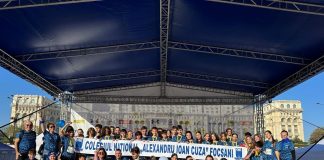FOTO Zeci de elevi de la Colegiul Cuza, participanți la Bucharest Marathon 2023
