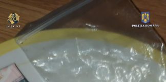 FOTO Bărbați arestați la Focșani pentru trafic, deținere și consum de droguri de mare risc