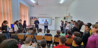FOTO Jandarmii vrânceni, alături de elevii din Jariștea în cadrul programului ”Școala Altfel”