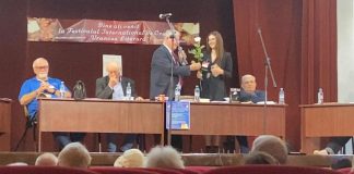 La vârsta de 17 ani, o elevă din Focșani și-a lansat al doilea roman