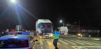ULTIMA ORĂ Două autoturisme și un tir, implicate într-un accident la Garoafa. Un copil, victimă a coliziunii