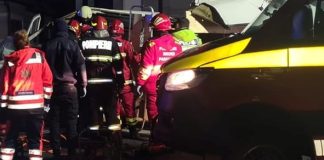 Tânăr rănit grav, după ce s-a răsturnat cu mașina