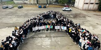 FOTO Solidaritate: elevii și profesorii de la Colegiul Pedagogic Focșani au donat bani pentru familia din Bolotești a cărei casă a ars în luna octombrie