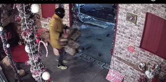 VIDEO-FOTO Un tânăr cu fața acoperită a dat iama într-o florărie din Focșani, azi noapte