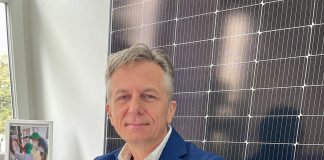 Revoluționarul focșănean care s-a întors din Italia pentru a monta panouri fotovoltaice în România