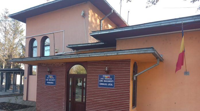 Spargeri azi noapte, în Măicănești: indivizii au luat la rând magazine, CEC-ul și Primăria