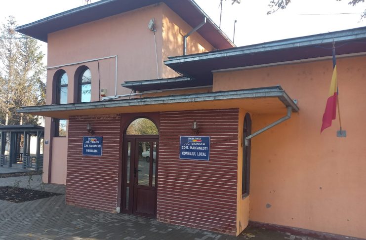 Spargeri azi noapte, în Măicănești: indivizii au luat la rând magazine, CEC-ul și Primăria