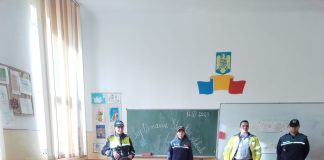 Polițiștii adjudeni, în mijlocul elevilor din municipiu