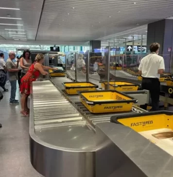 Eurodeputații, în sprijinul celor care călătoresc cu avionul: rambursare rapidă de despăgubirilor, bagaj de mână suplimentar în avion