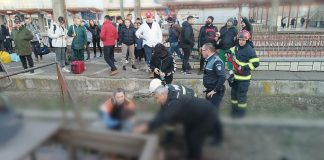 Care este starea celor doi adolescenți electrocutați în Gara Focșani. Este posibil ca unul să fie trimis la București