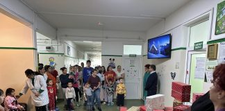 Moș Crăciun a venit, deja, la micii pacienți de la Spitalul Județean Focșani