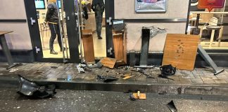 Tânăr amendat după ce a intrat cu mașina în ușa restaurantului McDonald`s