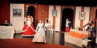 De pe scenă direct la spital. Unei actrițe i s-a făcut rău în timpul reprezentației de la Teatrul Municipal Focșani