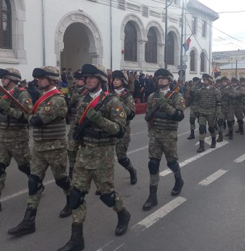 Ziua Națională a României, sărbătorită la Focșani / Trafic blocat pe un tronson din strada Cuza Vodă / Diseară se aprind luminițele de sărbători