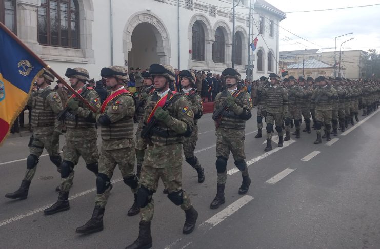 Ziua Națională a României, sărbătorită la Focșani / Trafic blocat pe un tronson din strada Cuza Vodă / Diseară se aprind luminițele de sărbători