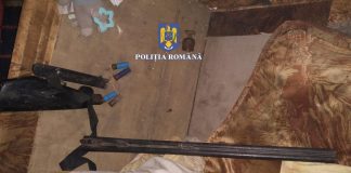 Tineri cercetați pentru furt de bani și bijuterii. La percheziții s-au găsit arme și muniție