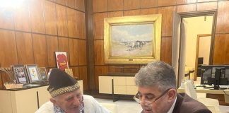 FOTO Marcel Ciolacu își face campanie cu ”Țăranul sărac” Constantin Crăciun