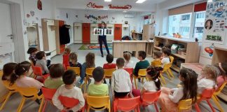 Polițiștii vrânceni, acțiune de informare și prevenire în mijlocul preșcolarilor