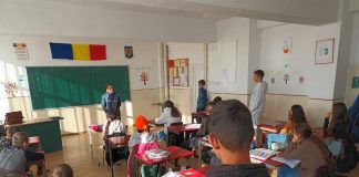 Polițiștii vrânceni continuă acțiunile de informare și prevenire în unitățile școlare